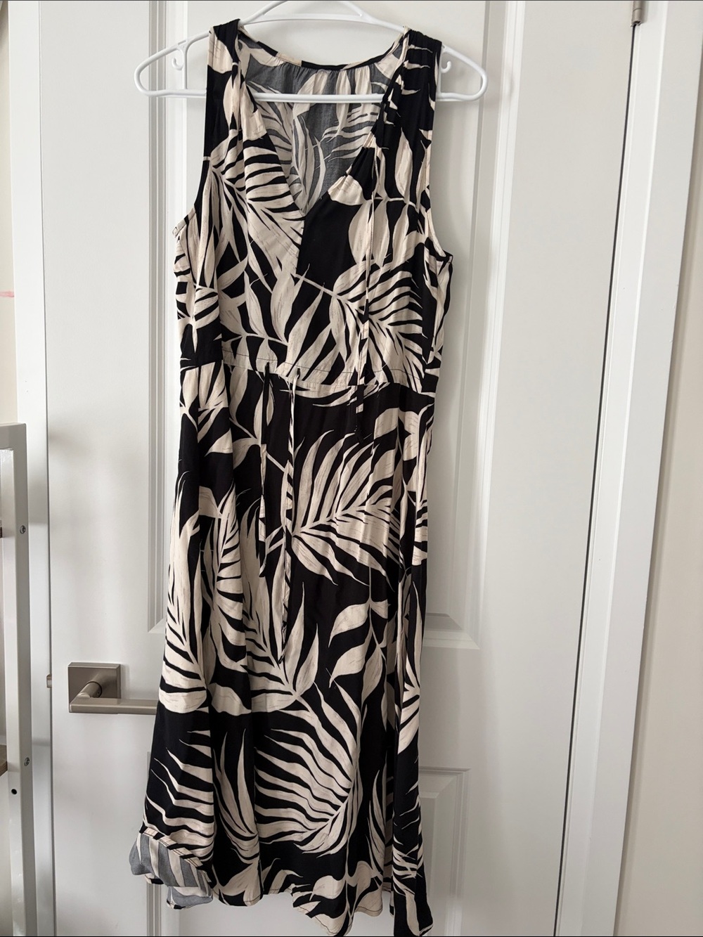 Black and Cream Leaf-Print dress